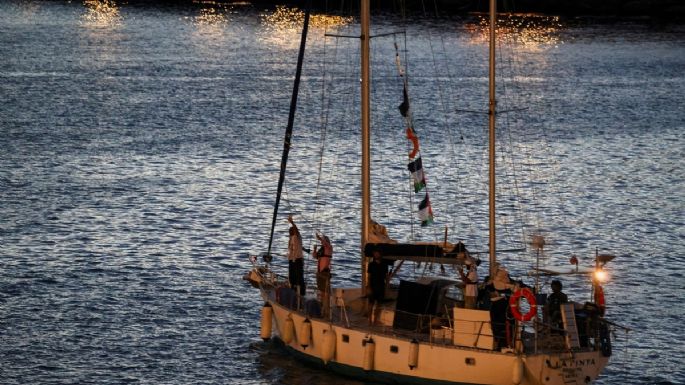 Un drone atacó un barco con ayuda alimentaria para Gaza