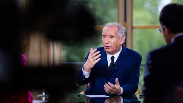 El primer ministro francés presentó su renuncia tras el revés del Parlamento