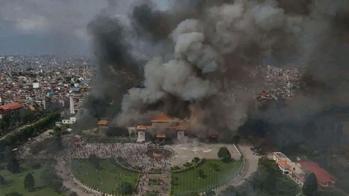 Nepal en llamas: renuncia, incendios y 19 muertos