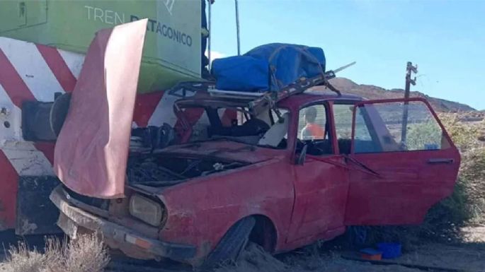 La cuentan de milagro: un Renault 12 aguantó la embestida del Tren Patagónico