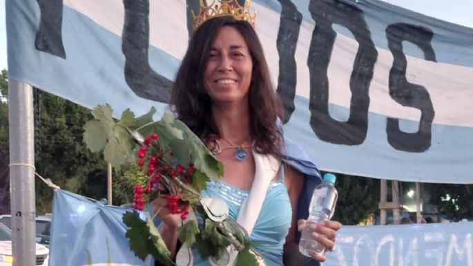 Una reina ambientalista repartió agua en la Vendimia de Uspallata