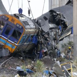 Tragedia en Tailandia: una grúa cayó sobre un tren y dejó al menos 30 muertos y 67 heridos