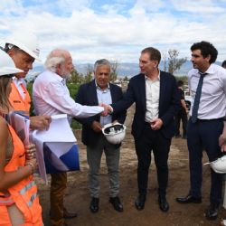 Diego Santilli recorrió las obras del Metrotranvía en el aeropuerto