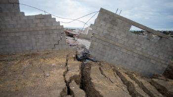 Impactantes imágenes de la grieta gigante que destruyó un barrio