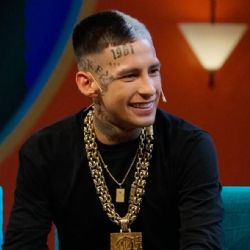 Año Nuevo: L-Gante brindó con los empleados de una panadería 