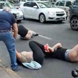 Video: violenta pelea callejera en pleno centro de Mendoza