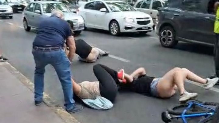Video: violenta pelea callejera en pleno centro de Mendoza
