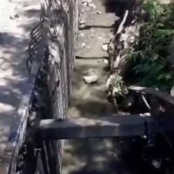 Alerta en Villa del Parque: aguas servidas y olores nauseabundos inundan la zona