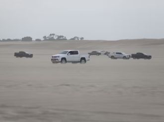 Turistas mendocinos volcaron en los médanos de Villa Gesell 