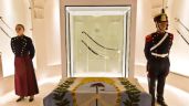 Foto ilustrativa de la nota titulada: Sacan el sable corvo de San Martín del Museo Histórico Nacional y se lo dan a los Granaderos
