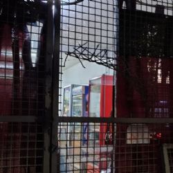 Golpe frustrado en Ciudad: una pareja fue detenida mientras robaba un minimarket