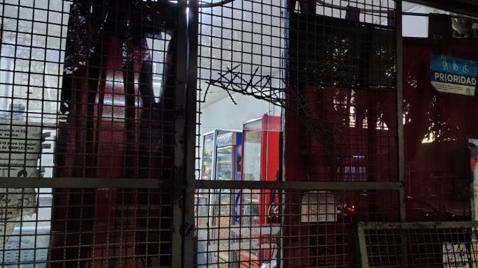 Golpe frustrado en Ciudad: una pareja fue detenida mientras robaba un minimarket