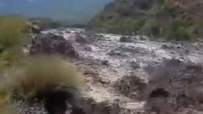 La impactante bajada de agua en el Cerro Arco en medio del temporal