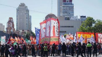 La izquierda se movilizó a la embajada de Estados Unidos