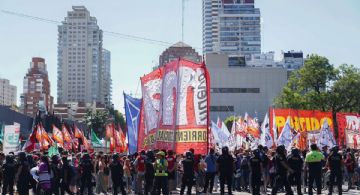 La izquierda se movilizó a la embajada de Estados Unidos