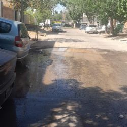 Vecinos de Guaymallén reclaman por una pérdida de agua que lleva varios días