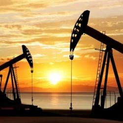 El petróleo sube 8% por la escalada en Medio Oriente