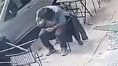 Foto ilustrativa de la nota titulada: Sobrevivió de milagro: comía en Palermo y un blindex le cayó en la cabeza