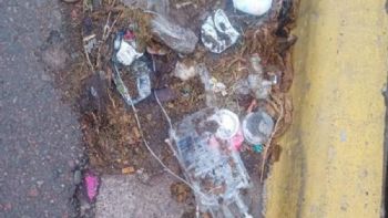 Alarma en Maipú por residuos patológicos tirados en plena calle frente al hospital Paroissien