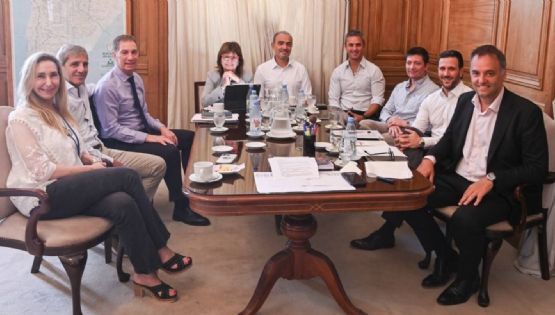Reforma laboral: el Gobierno se reunió en la previa a la sesión
