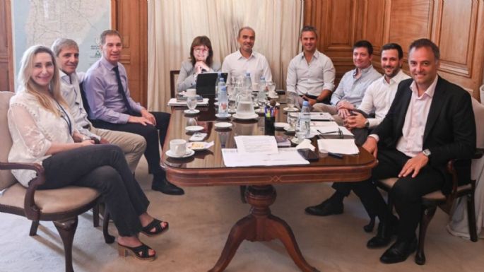Reforma laboral: el Gobierno se reunió en la previa a la sesión