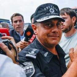 Feroz protesta policial en Santa Fe: efectivos escupieron al jefe de la fuerza 