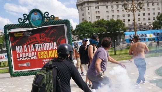 Reforma laboral: manifestantes y policías se enfrentaron afuera del Congreso