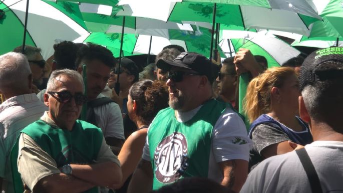 Paro y protesta frente a la Legislatura contra la reforma laboral