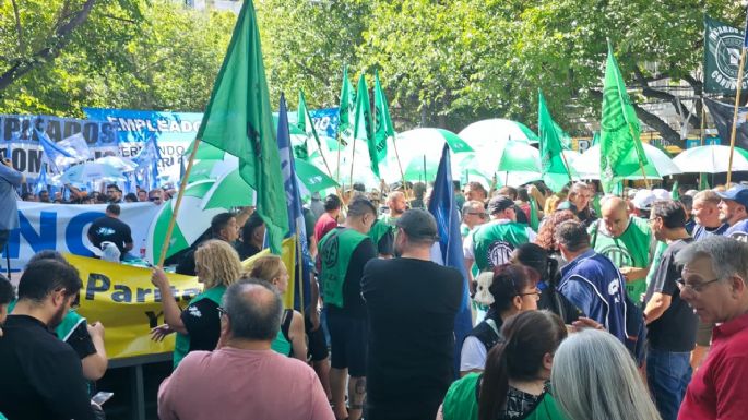 Paro y protesta frente a la Legislatura contra la reforma laboral