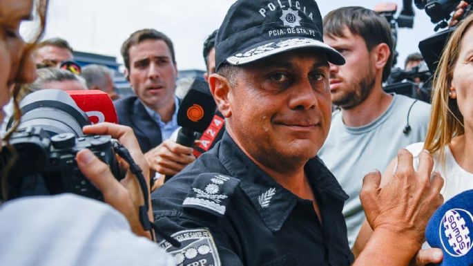 Feroz protesta policial en Santa Fe: efectivos escupieron al jefe de la fuerza 