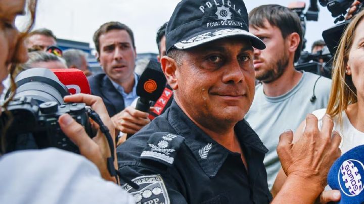 Feroz protesta policial en Santa Fe: efectivos escupieron al jefe de la fuerza 