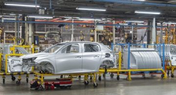 Una automotriz ofrece retiros voluntarios por la crisis
