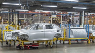 Foto iliustrativa de  Una automotriz ofrece retiros voluntarios por la crisis