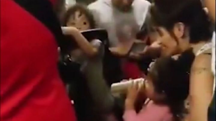 Le dio cerveza a su bebé en un tren y Capital Humano la denunció 
