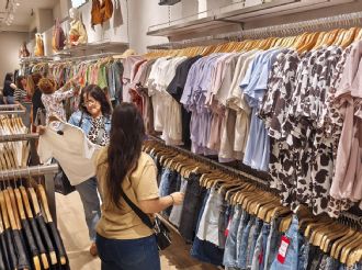 El consumo doméstico cayó 0,8% interanual 