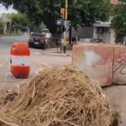 Tras la tormenta: una semana después, la basura sigue a flote en Las Heras