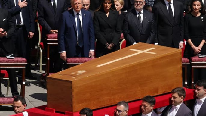 Revelan una conspiración vaticana de Epstein y un ex asesor de Trump: “Derribaremos a Francisco”