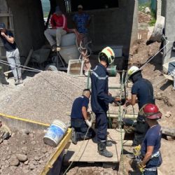 Un trabajador cayó en un pozo séptico de ocho metros de profundidad
