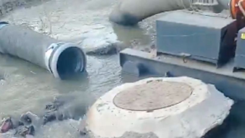 En medio de olores nauseabundos, los vecinos de Guaymallén salieron a la calle a reclamar