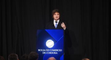 Milei se mostró con Adorni y dijo que en agosto “la inflación podría empezar con cero”