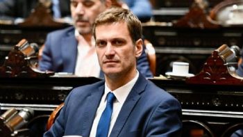 Un diputado del PRO compró un rifle de aire comprimido y lo recibió en el Congreso