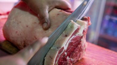 Foto iliustrativa de  Robaron carne a punta de pistola en el barrio Bombal