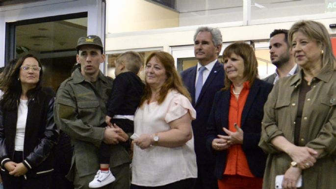 Emotivo reencuentro de Nahuel Gallo con su esposa y su hijo en Argentina