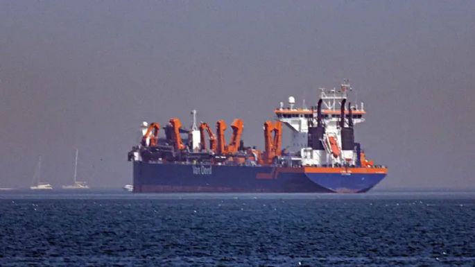 Irán cerró el Estrecho de Ormuz y amenaza con “prender fuego a cualquier barco que intente cruzarlo"