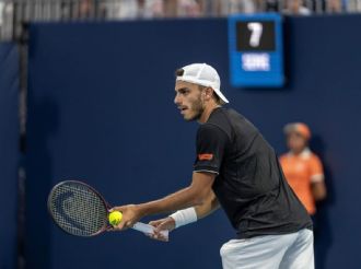 Cerúndolo dio el batacazo ante Medvedev y clasificó a los octavos de final 