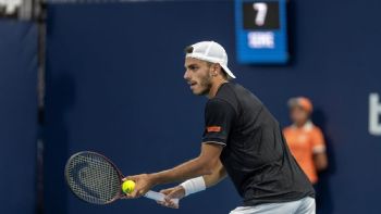 Cerúndolo dio el batacazo ante Medvedev y clasificó a los octavos de final 