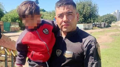 Foto iliustrativa de  Un policía salvó a un niño de tres años de ser arrollado por un tren
