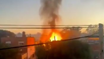 Se incendió un depósito de garrafas y varias personas resultaron heridas 