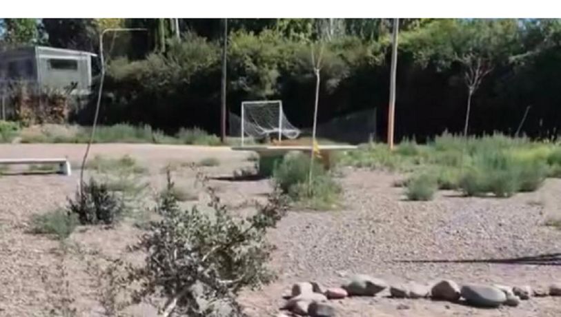 Malestar en Maipú por el abandono de un playón deportivo
