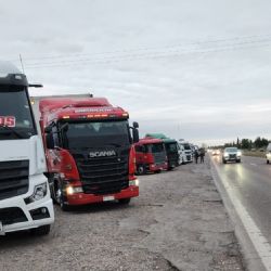 Camioneros autoconvocados cortaron la ruta 7 y 40 por el aumento en los combustibles 